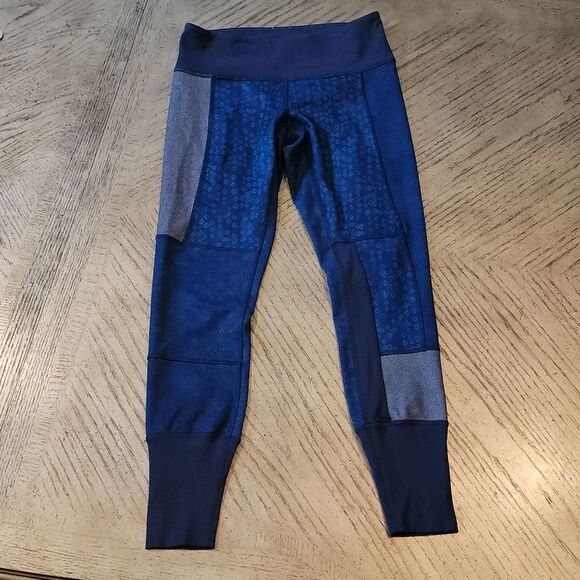 Lululemon size 6 navy leggings with floral print 💙 - Picture 10 of 10